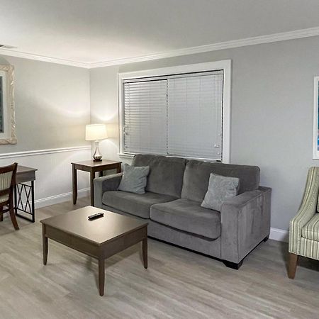 Marco Island Lakeside Inn Екстер'єр фото
