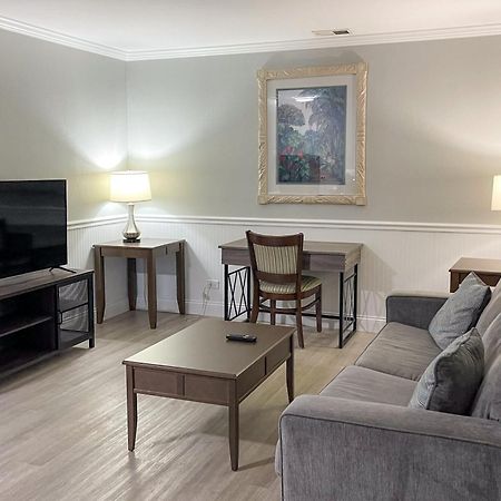 Marco Island Lakeside Inn Екстер'єр фото