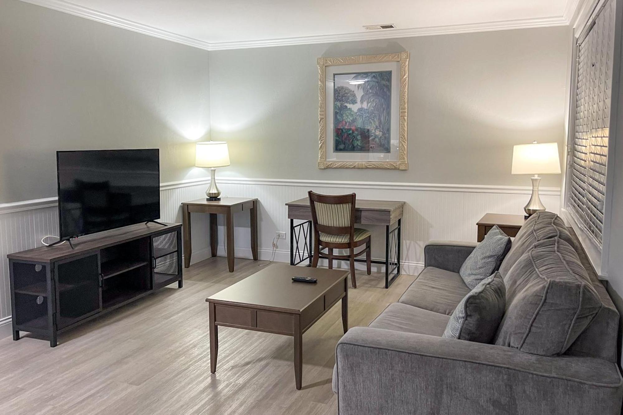 Marco Island Lakeside Inn Екстер'єр фото
